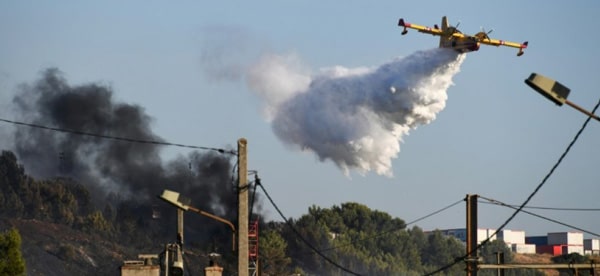 Information France Banderole Incendie Vitrolles 10 juillet